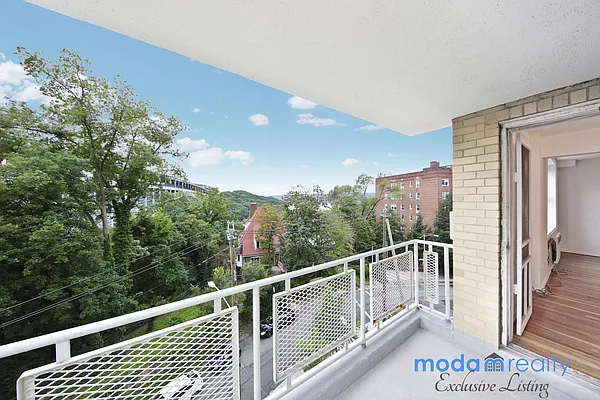 Sold by Moda Realty | media 24
