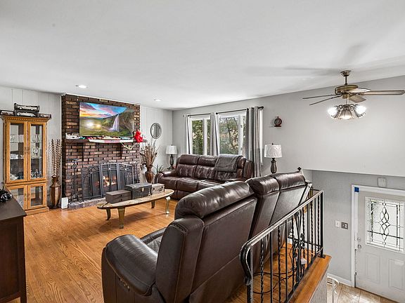 2nd image of 356 W Park Ave