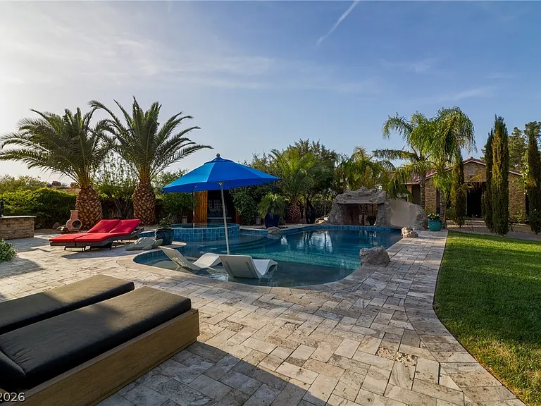 300 E Lacy Ln — Photo 42