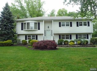141 Lucky Hollow Dr, Paramus, NJ 07652