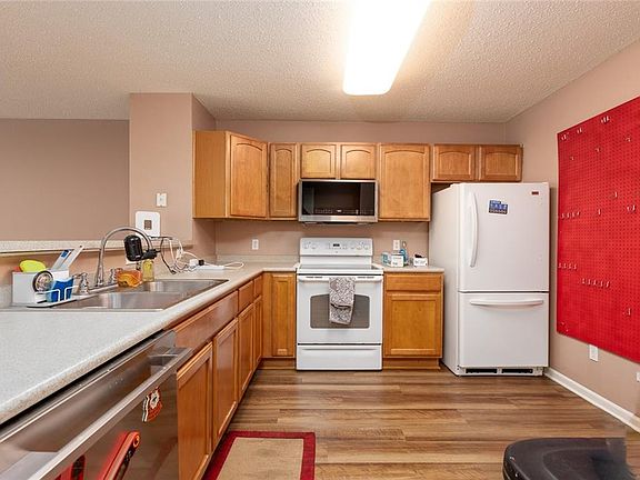 4th image of 5438 N Fairmount Ave