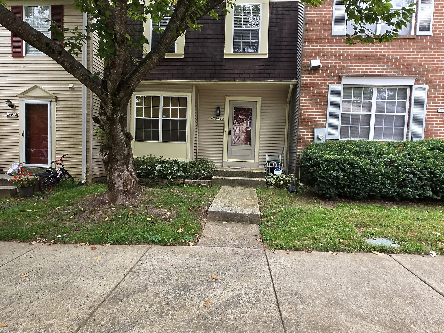 3 bed, 2.5 bath, 1344 sqft, $2,100 — Photo 2