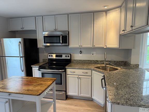 2nd image of 221 Fox Hollow Dr