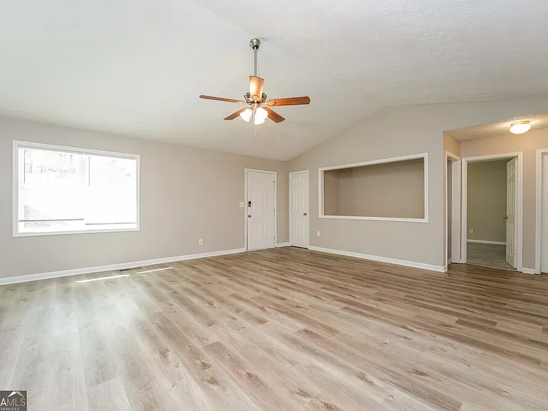 2704 Laurel View Dr — Photo 6