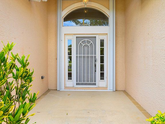 5th image of 519 NW Cortina Lane