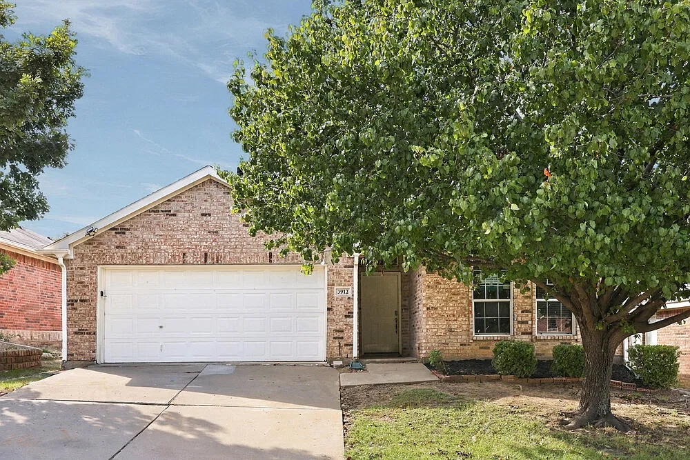 4 bed, 2.0 bath, 1859 sqft, $2,265 — Photo 1