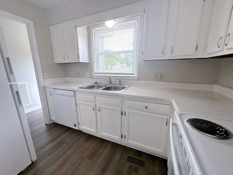 2436 Moran St — Photo 5