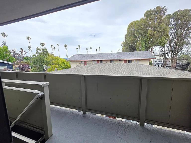 27 El Camino Real #2 — Photo 15