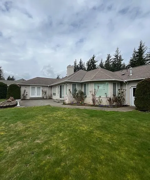930 Robins Pl — Photo 19