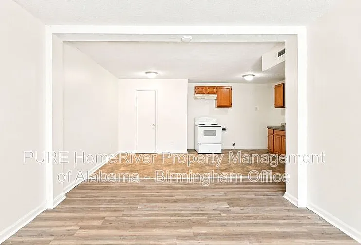3 bed, 1.0 bath, $980 — Photo 4