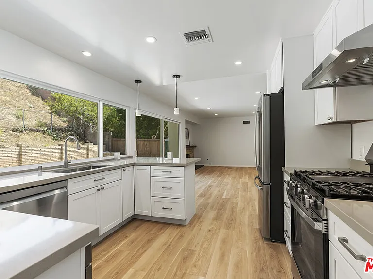 3062 Arrowhead Dr — Photo 7