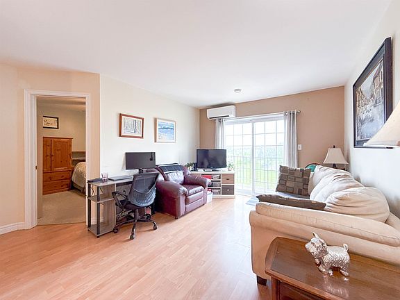5th image of 33 Glen Stewart Dr #18