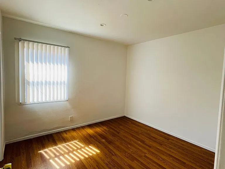 158 N Ventura Ave — Photo 22