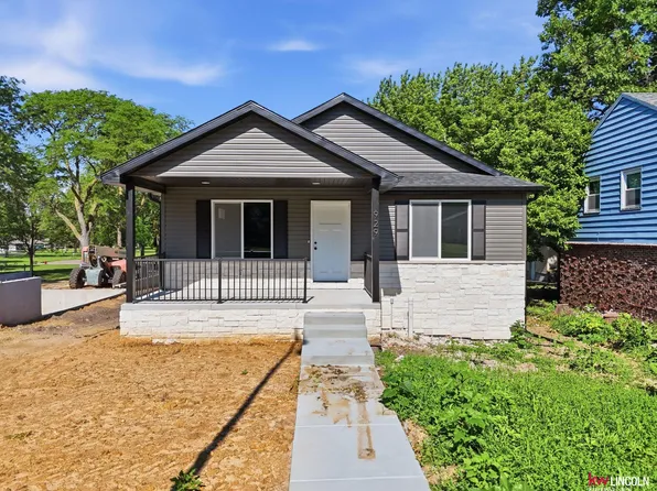929 66th St, Lincoln, NE 68505