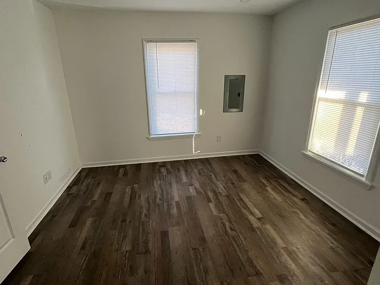 635 Smith St — Photo 3