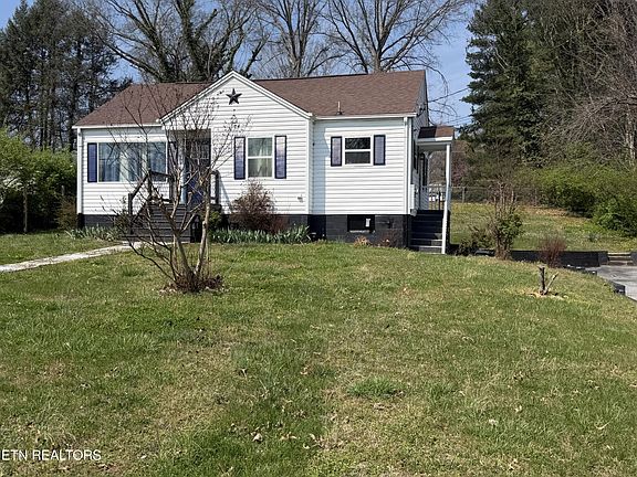 3rd image of 1303 NE Charles Dr