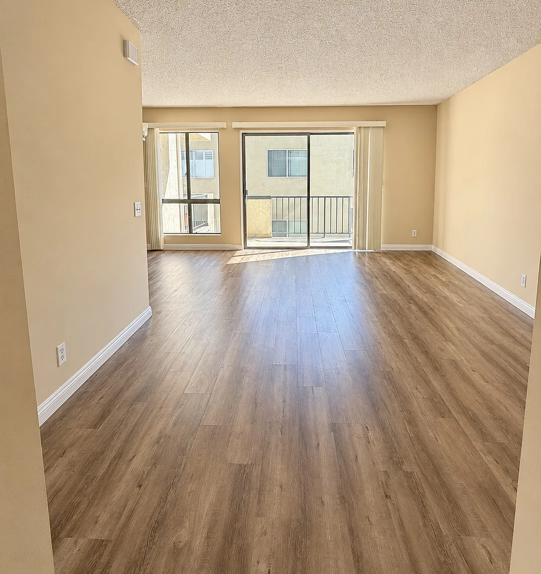 1 bed, 1.5 bath, 825 sqft, $2,595 — Photo 4