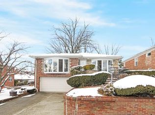 1335 Oleri Ter, Fort Lee, NJ 07024