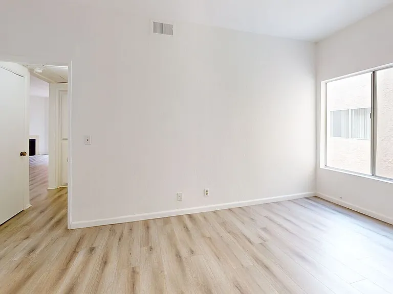 5135 Zelzah Ave #100 — Photo 20