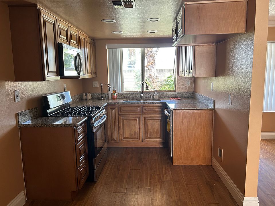 1st image of 11938 207th St Unit E