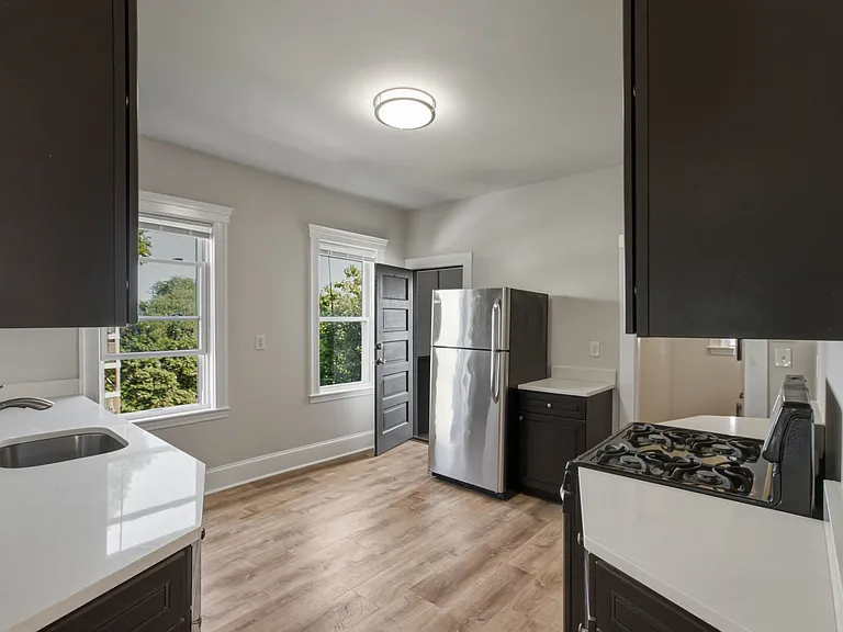 18 Peverell St #3 — Photo 6