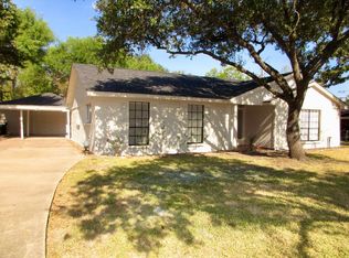 1117 Merry Oaks Dr, College Station, TX 77840