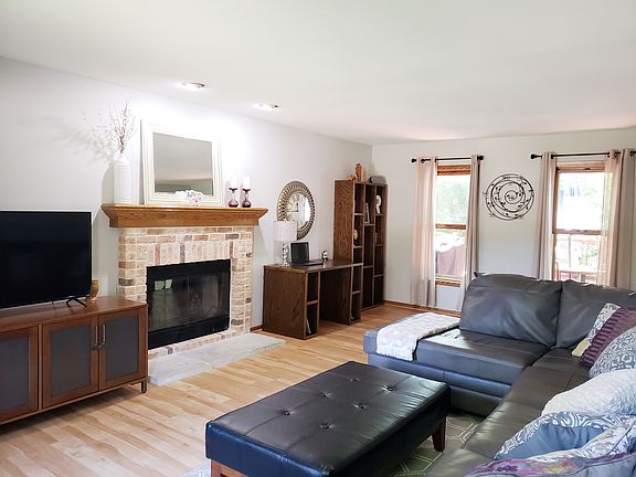 3rd image of 1104 Poplar Dr
