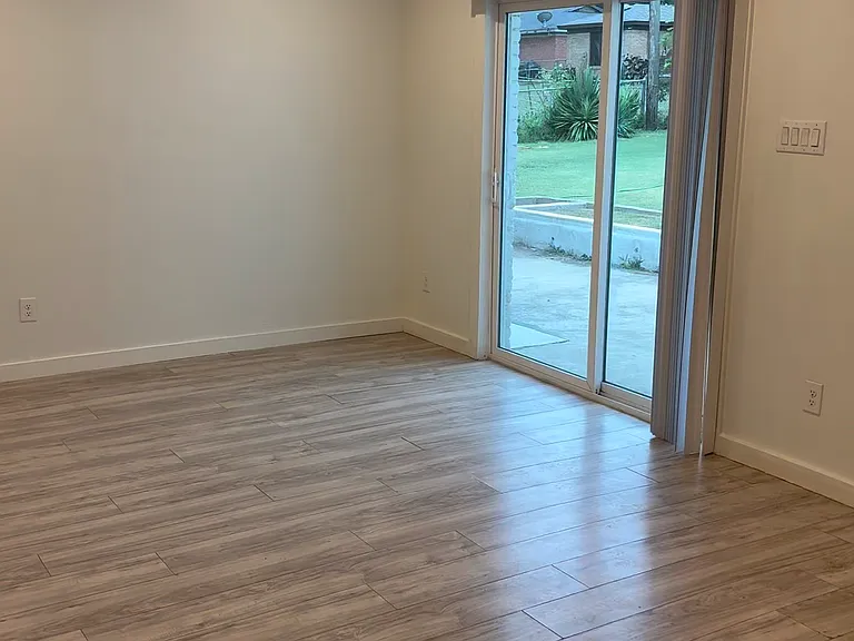 2800 Sierra Dr — Photo 8