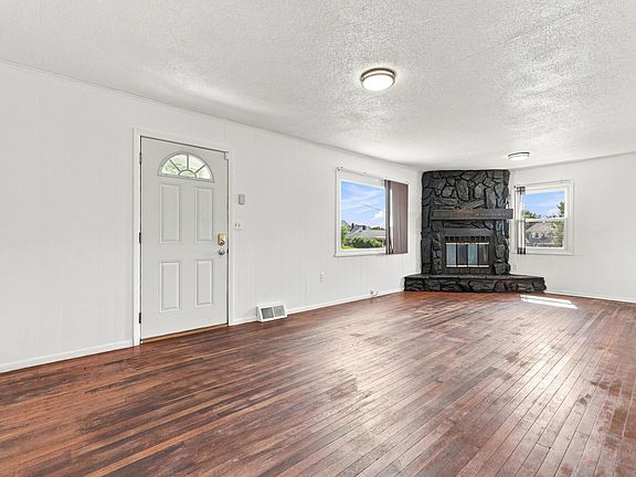 3rd image of 1901 Poinsette Dr