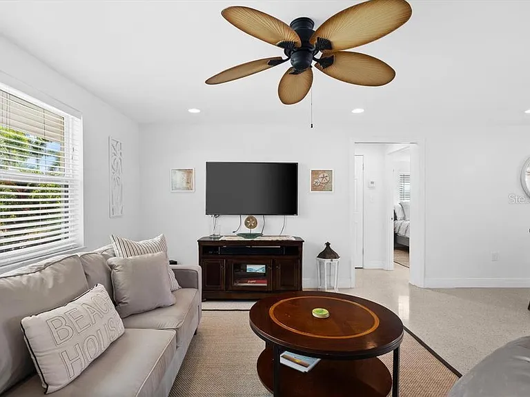 327 Avenida Milano — Photo 10