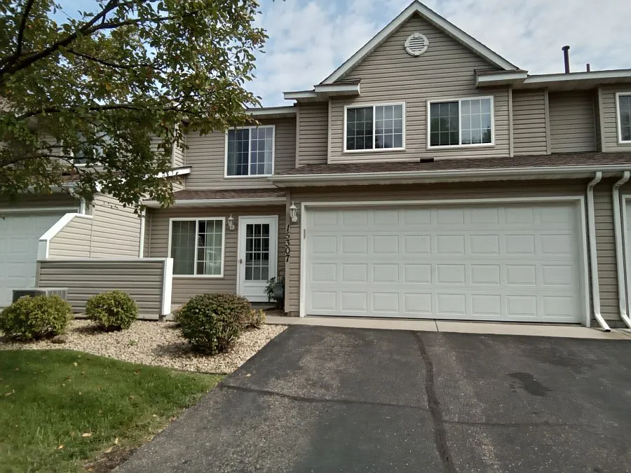 Beautifully Maintained 3 BR, 3 Bath Town Home, Great Location — Photo 1