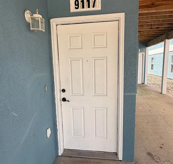 9117 Laird St — Photo 2