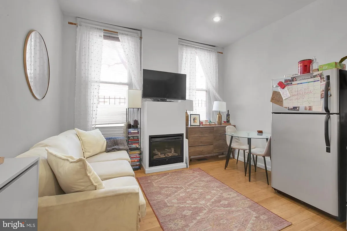 Building Photo - 619 S 16th St #1F