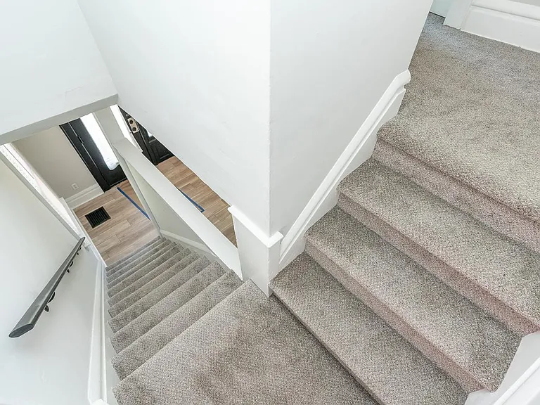 2435 Summit St — Photo 20