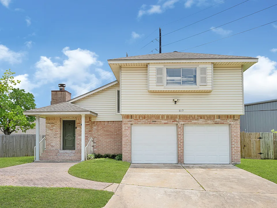 8119 Crestwick Dr