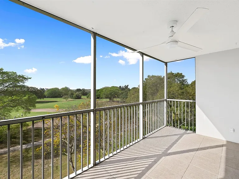 3050 N Palm Aire Dr #501 — Photo 13