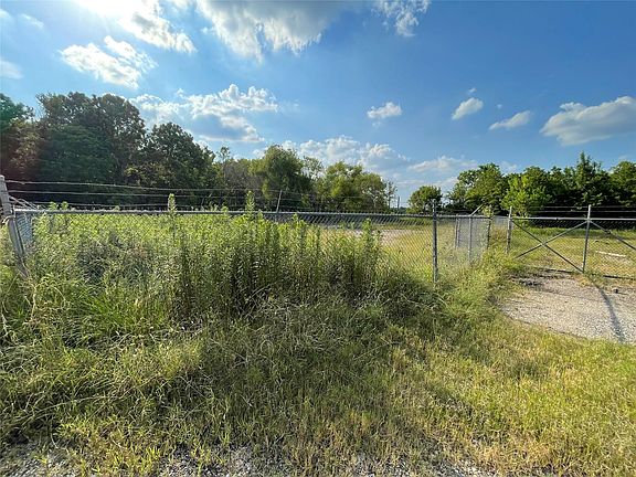 2nd image of 16927 Horse Ln