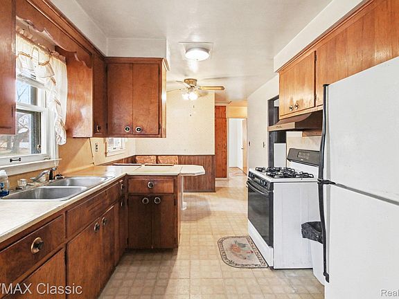 5th image of 1076 Benstein Rd