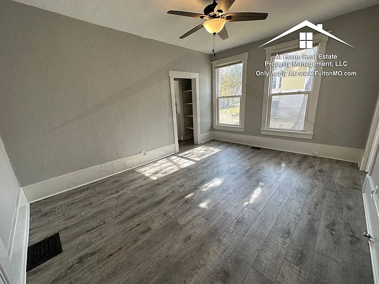 1016 Bluff St — Photo 6
