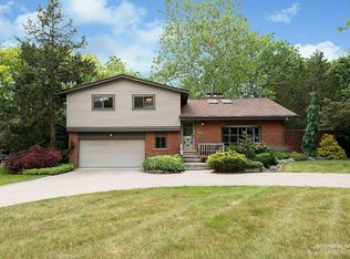 2642 Essex Rd, Ann Arbor, MI 48104