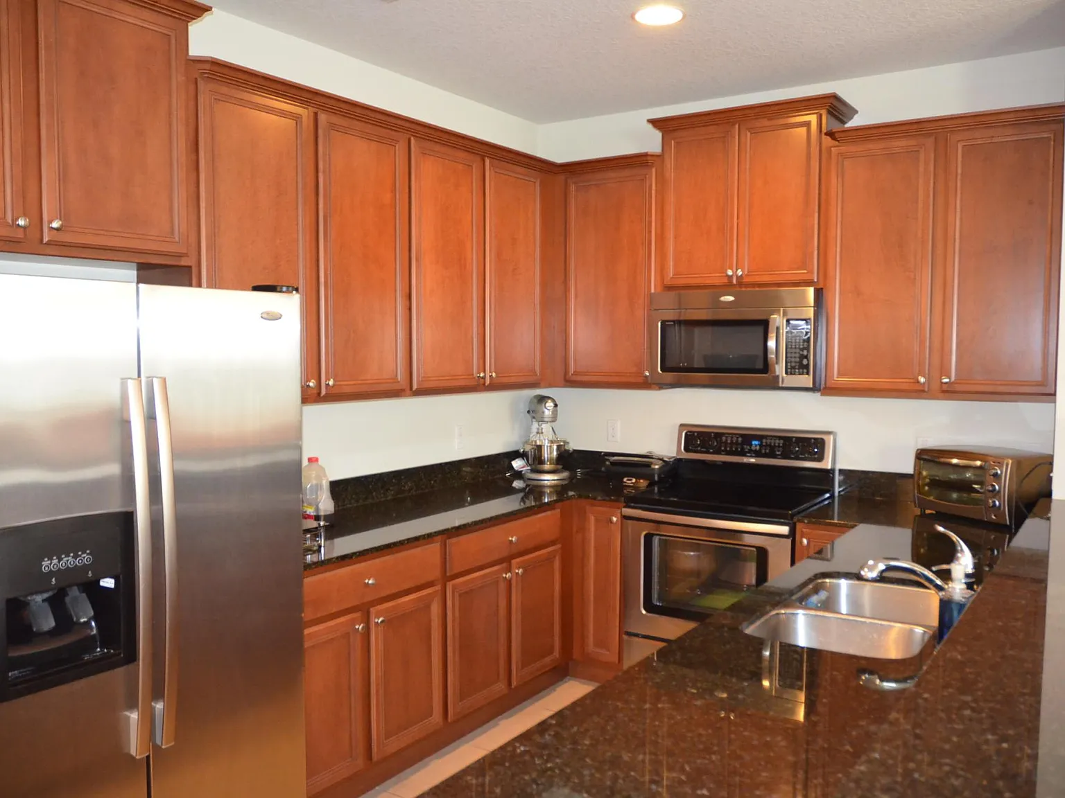 3 bed, 2.5 bath, 1708 sqft, $2,300 — Photo 4