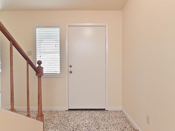 Beautiful entry flows to the heart of this well cared for home located on Oyster Creek. Conveniently situated near Constellation Field & Imperial Sugar Factory with shopping and dining under development.