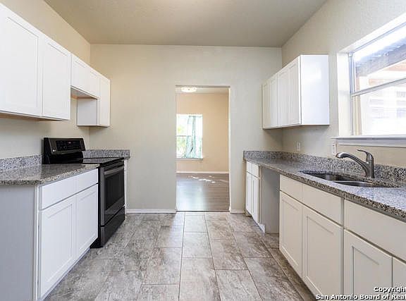 5th image of 1043 E Highland Blvd