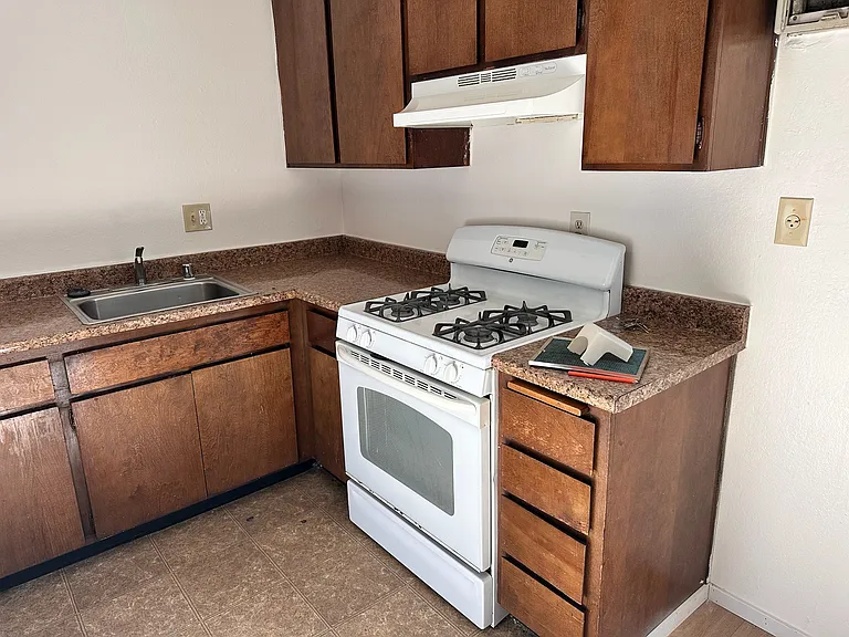 2223 Edison Ave #10 — Photo 4