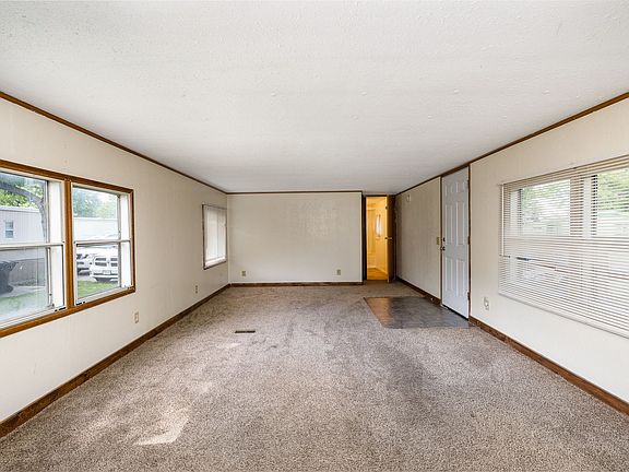3rd image of 4 W Meadows Dr