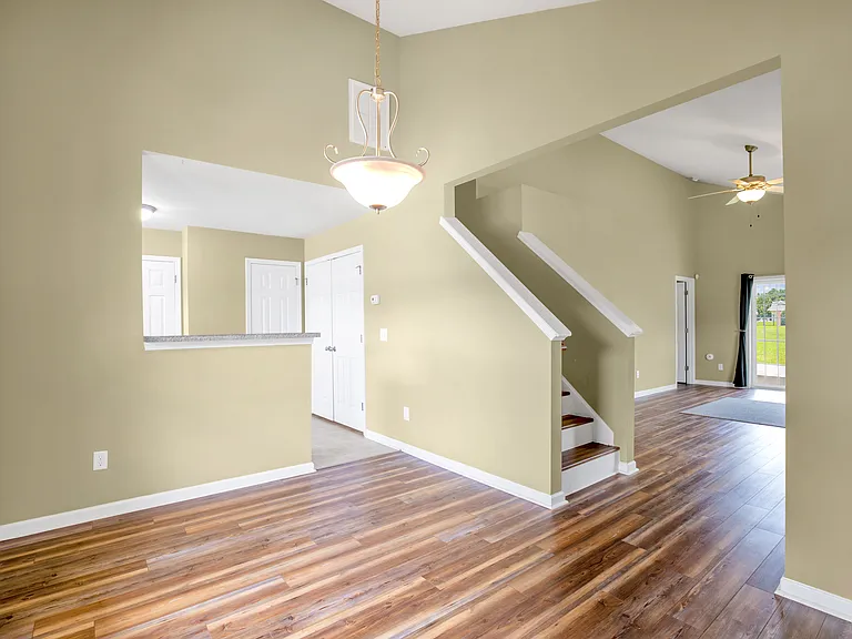 160 Collinwood Dr — Photo 8