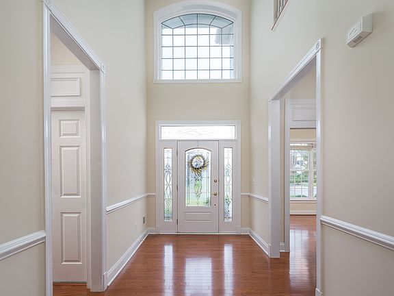 5th image of 15671 Alderbrook Dr