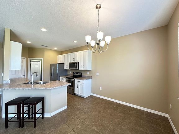 5th image of 159 Seville Dr