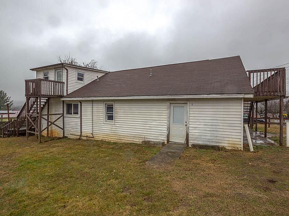 3rd image of 226 Hillcrest St