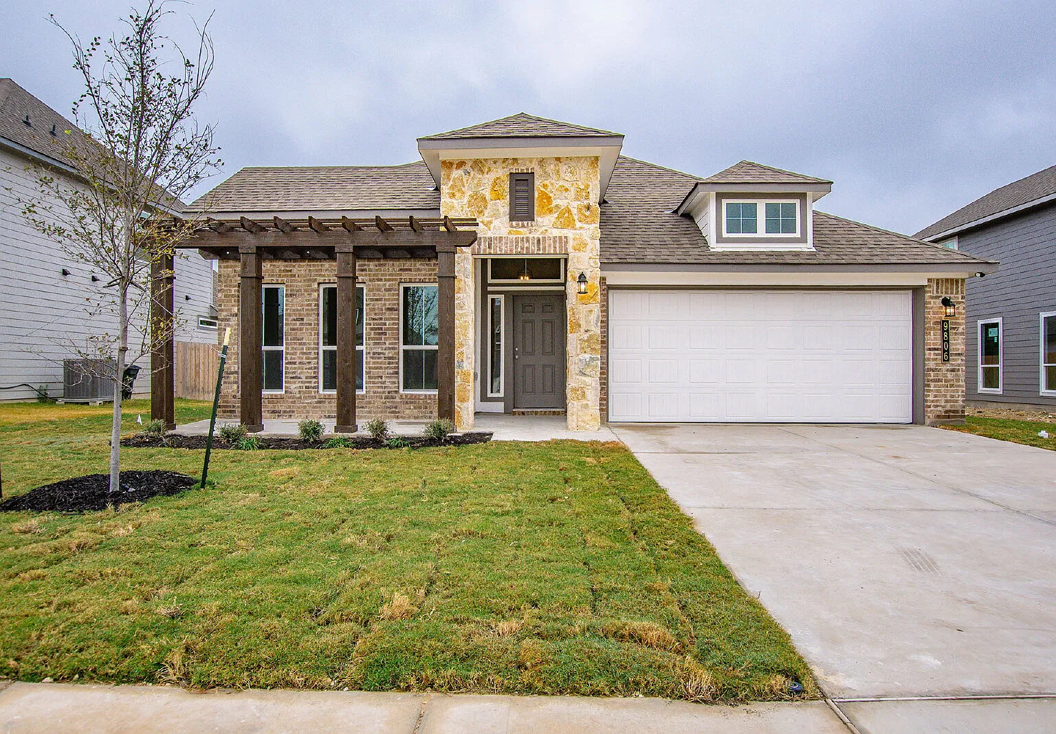 3 bed, 2.0 bath, 1562 sqft, $1,795 — Photo 1
